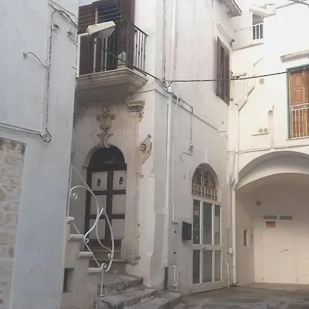 Palazzotto Settecentesco In Centro Storico Ostuni